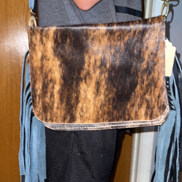 Brindle cow hide side tote - Picture 6 of 6